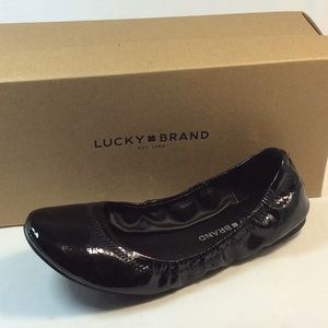 Lucky Brand women flat shoe black mirror Sz. 6